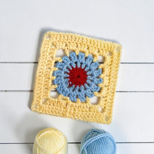 Bright Granny Square Crochet Pattern with Wildflower Motif