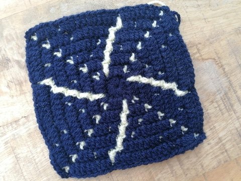 Uila - Mosaic crochet square