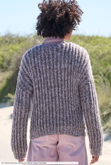 Rippenpulli mit V-Ausschnitt