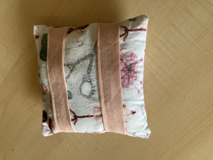 Stecknadelkissen mit Klipshalter