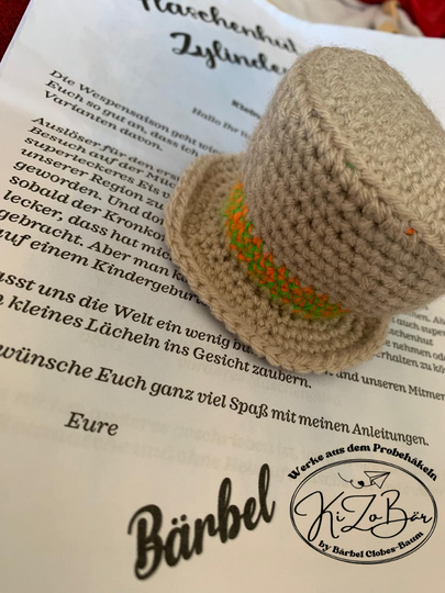 Flaschenhut Zylinder - Häkelanleitung für einen festlichen Flaschenhut