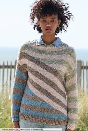 Pulli mit diagonalen Streifen