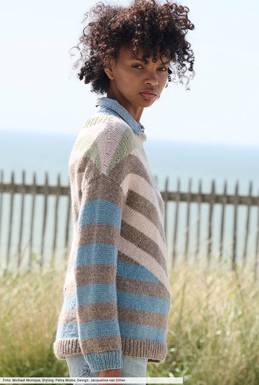 Pulli mit diagonalen Streifen