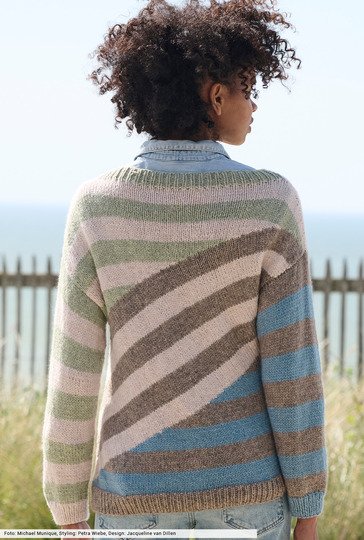 Pulli mit diagonalen Streifen