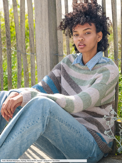 Pulli mit diagonalen Streifen