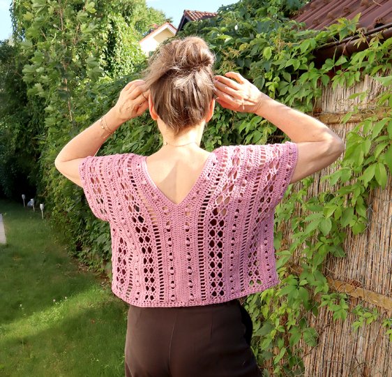 Crochet Pattern Top “Jolanda” – Airy Crochet Shirt with Lace Pattern