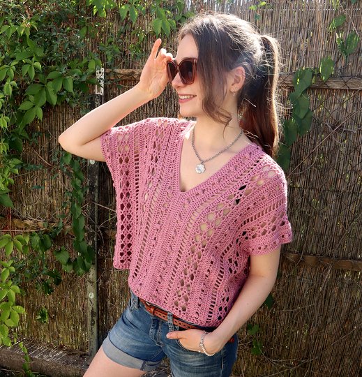 Häkelanleitung Top „Jolanda“ – luftiges Häkelshirt im Mustermix