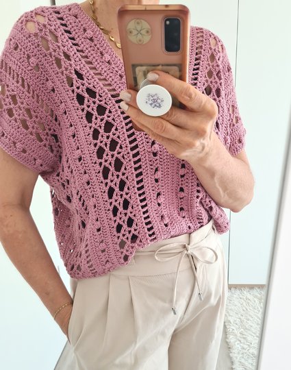 Häkelanleitung Top „Jolanda“ – luftiges Häkelshirt im Mustermix