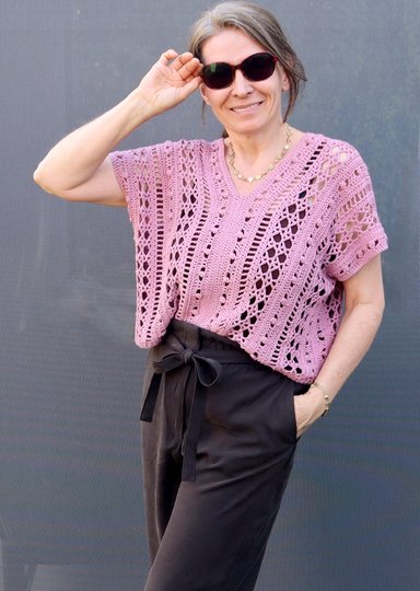 Häkelanleitung Top „Jolanda“ – luftiges Häkelshirt im Mustermix