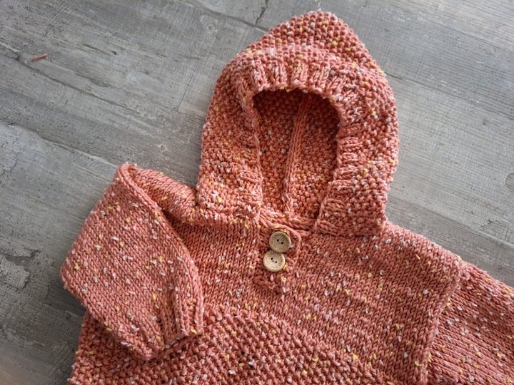 Strickanleitung Baby-Kapuzenpulli „Kuschelglück“ – Größe 80