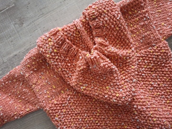 Strickanleitung Baby-Kapuzenpulli „Kuschelglück“ – Größe 80