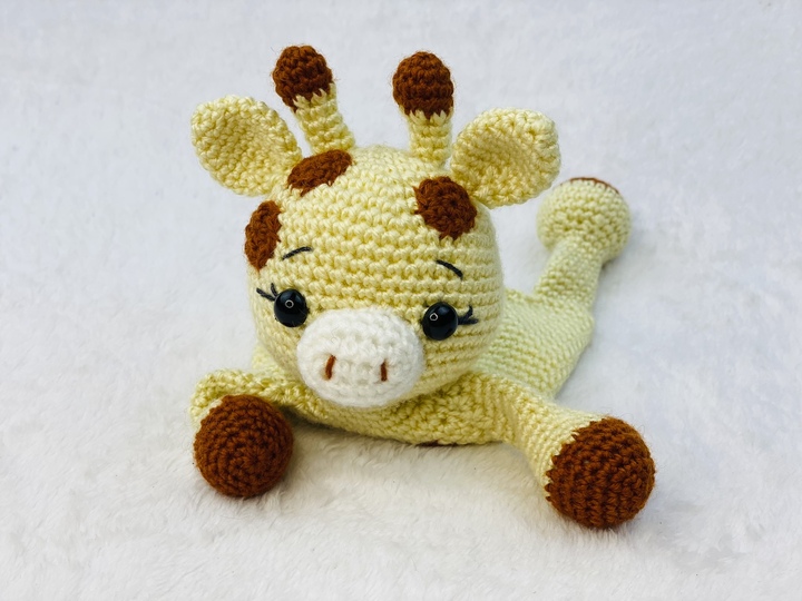 Comforter Cuddly Giraffe, Hugging Amigurumi Giraffe