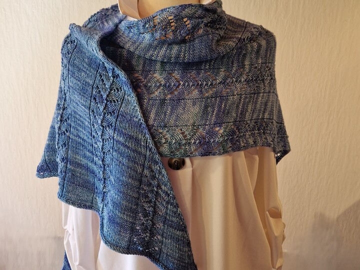 Emilia - Strickanleitung für ein asymmetrisches Tuch
