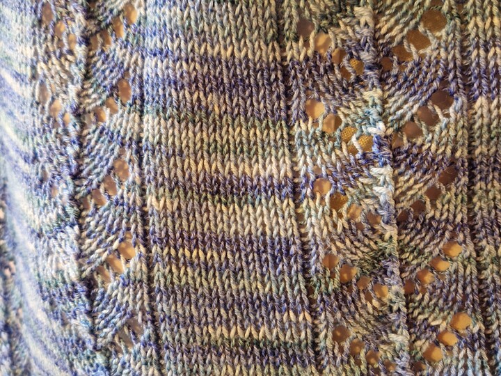 Emilia - Strickanleitung für ein asymmetrisches Tuch