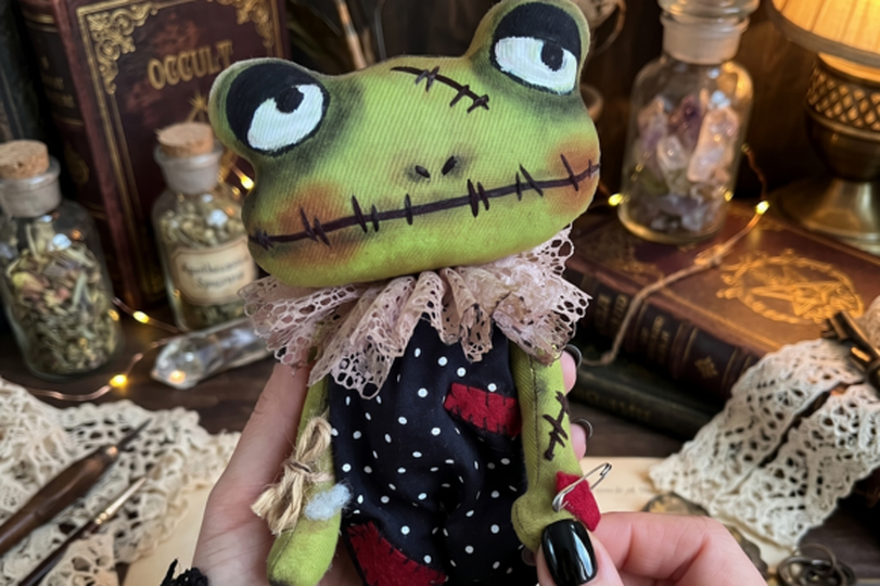 Vintage Frog PDF Sewing Pattern Halloween Soft Toy