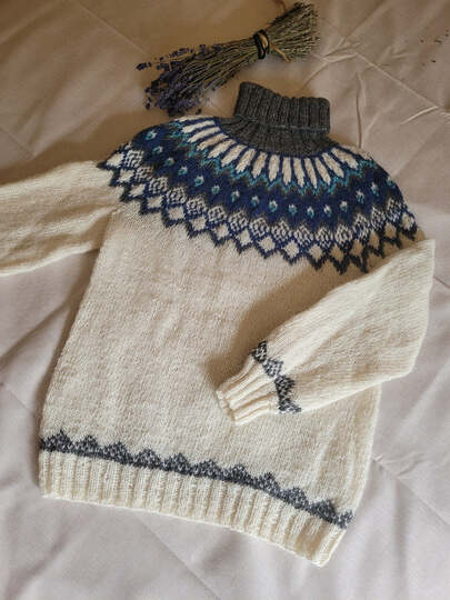 Strickanleitung Islandpullover „Alfheidur Nordic Sea“ | Ístex Léttlopi |