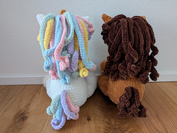 Sitzendes Pferd und Einhorn Häkelanleitung PDF Deutsch und Englisch