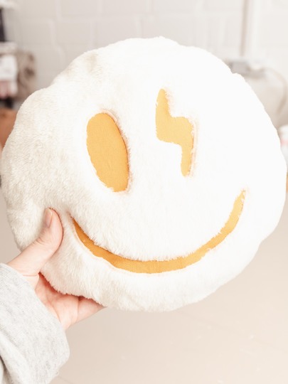 Smiley Pillow Sewing Pattern - 25 x 25 cm