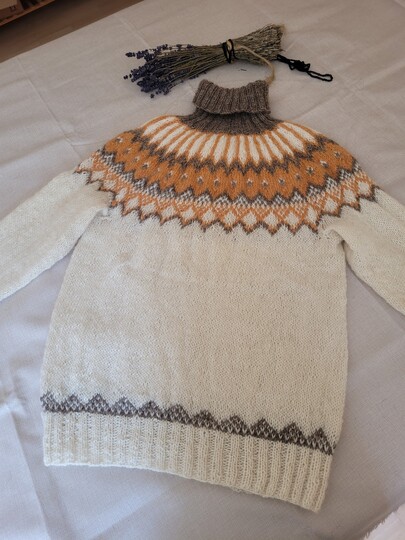 Strickanleitung Islandpullover „Alfheidur Winter Light“ | Ístex Léttlopi