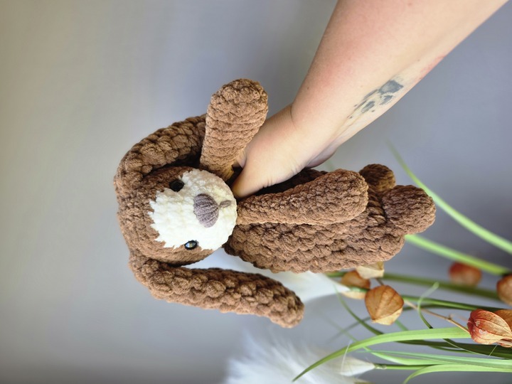 Häkelanleitung Schuffeltuch Hase mit Schleife - Anfängergeeignet