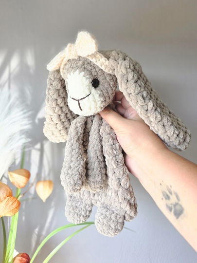 Häkelanleitung Schuffeltuch Hase mit Schleife - Anfängergeeignet