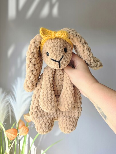 Häkelanleitung Schuffeltuch Hase mit Schleife - Anfängergeeignet