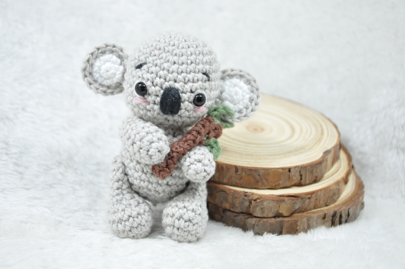 Häkelanleitung kleiner Koala mit Eukalyptus