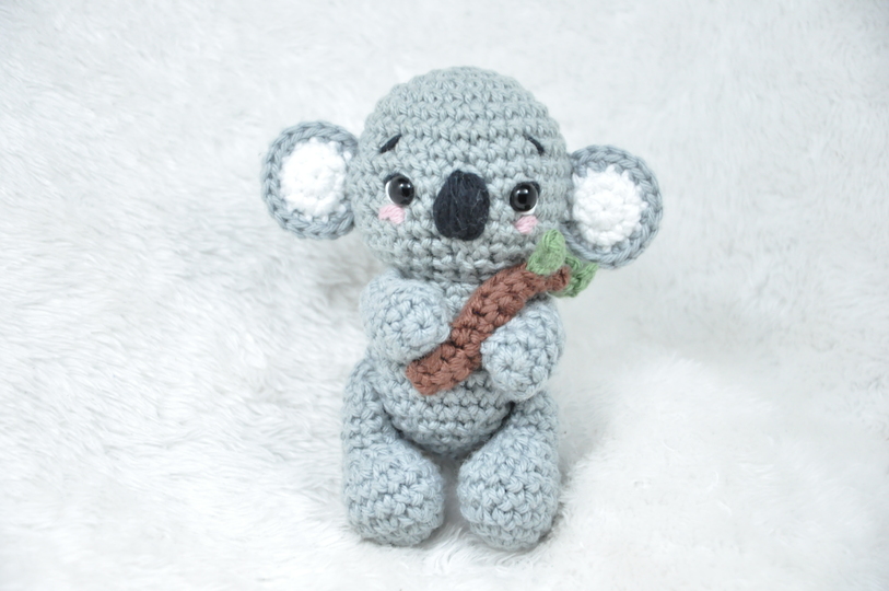 Häkelanleitung kleiner Koala mit Eukalyptus