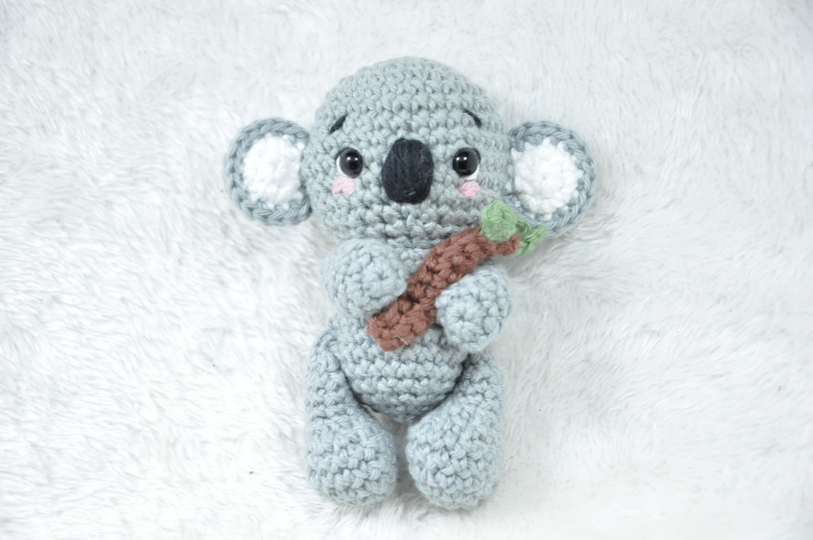 Häkelanleitung kleiner Koala mit Eukalyptus