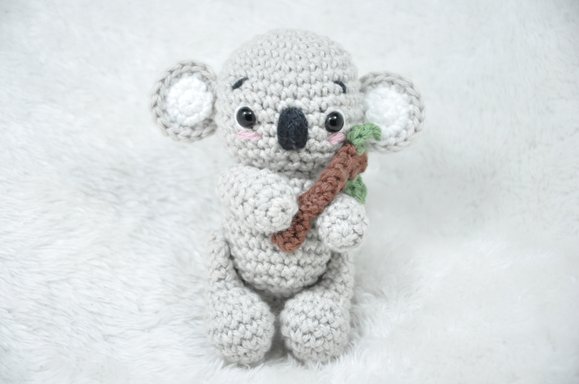 Häkelanleitung kleiner Koala mit Eukalyptus