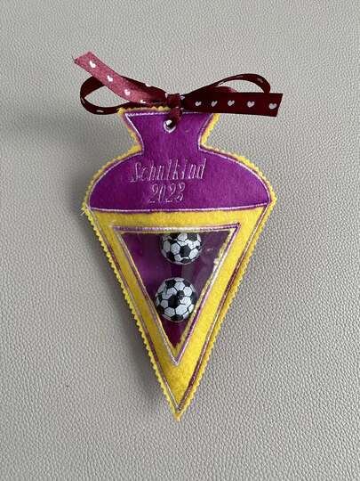 ITH Schultüten-Anhänger mit Sichtfenster | Stickdatei 13×18 cm