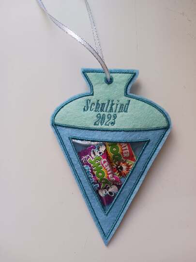 ITH Schultüten-Anhänger mit Sichtfenster | Stickdatei 13×18 cm