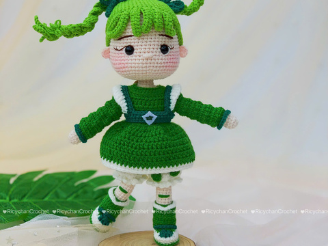 Happy Green Doll Crochet Pattern - Amigurumi Girl Doll Tutorial in English