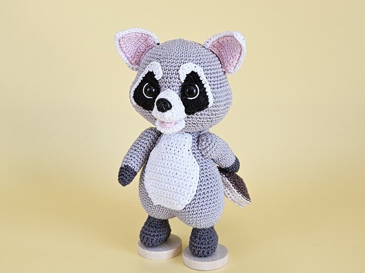 Waschbär Wasco mit Nutella-Brot Häkelanleitung Amigurumi PDF