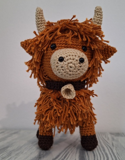 Crochet a Highland Cow – Shaggy with Horns and Her Own Cowbell (EN & DE)