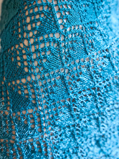 TUCH ISABELLA … AB OBERER HALSMITTE GESTRICKT