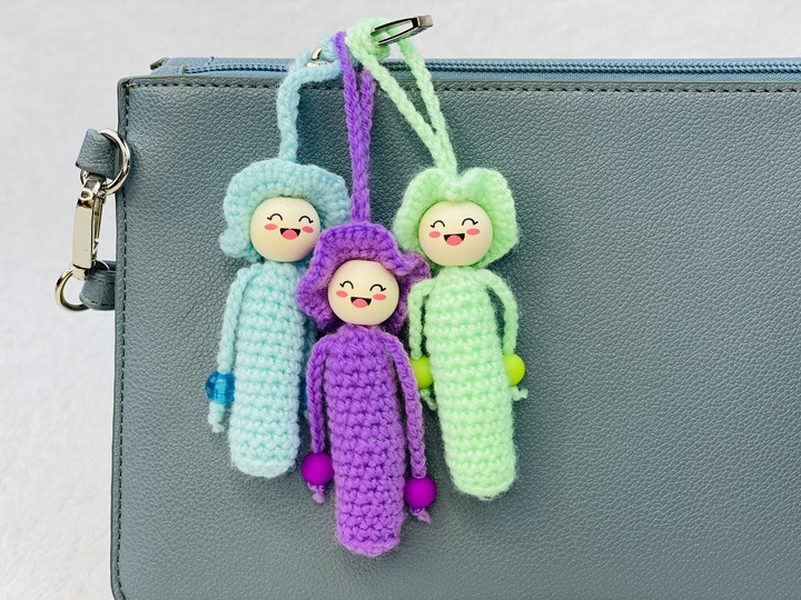 Häkelanleitung Puppen Schlüsselanhänger, ⁠Mini-Puppen-Glücksbringer 9 cm⁠