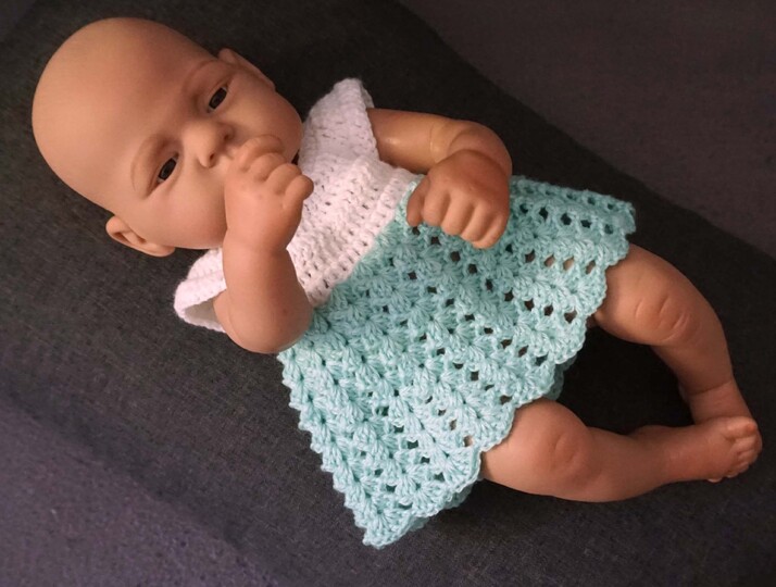 Häkelanleitung für das Puppenkleid Ocean Vibes