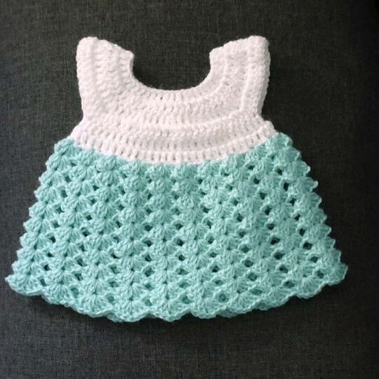 Häkelanleitung für das Puppenkleid Ocean Vibes