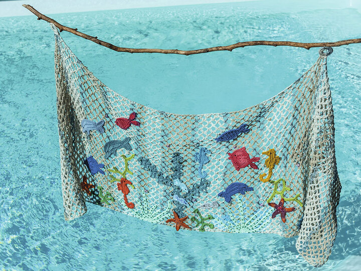 Ins Netz gegangen, Strandmotiv, gehäkelt