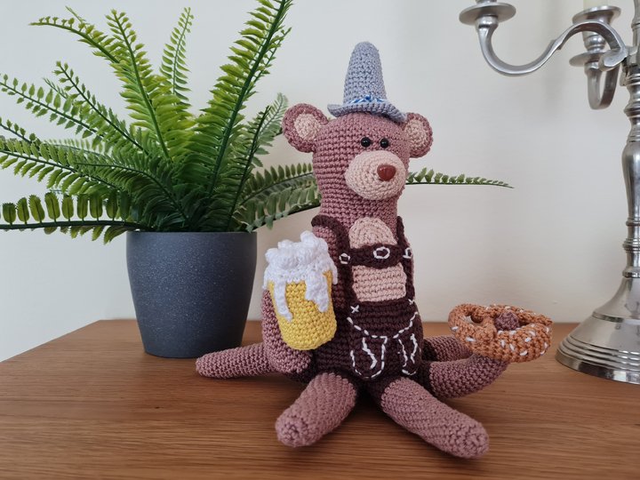 Crochet Pattern OctoBEARfest Bazi – Oktoberfest meets Octopus