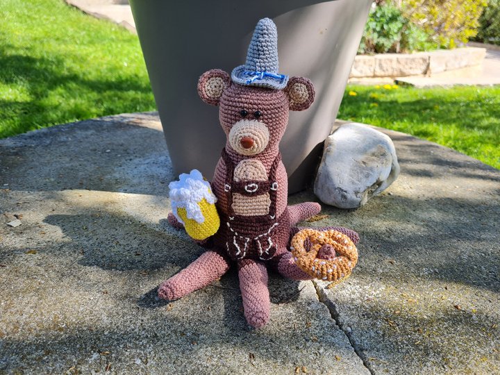 Crochet Pattern OctoBEARfest Bazi – Oktoberfest meets Octopus