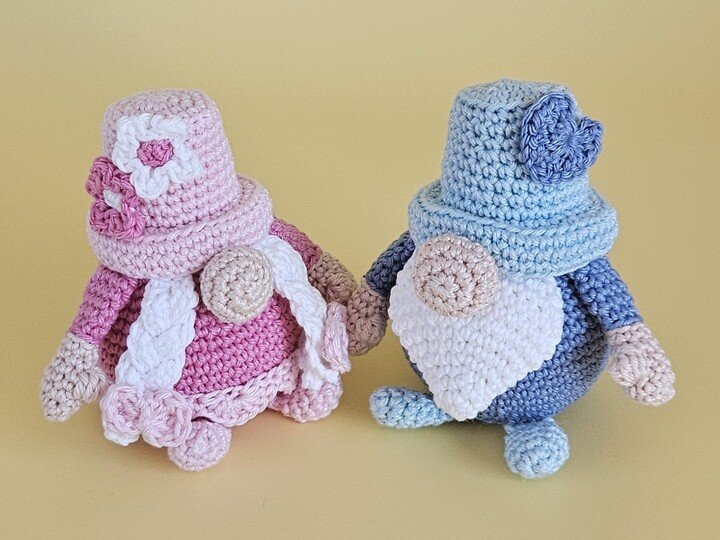 Wichtel Duo Keksi & Krümel mit Blumentopfhut – Häkelanleitung