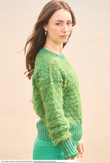 Muster-Pulli im Materialmix