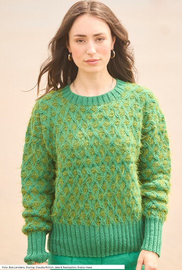 Muster-Pulli im Materialmix