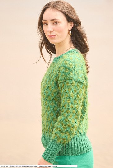 Muster-Pulli im Materialmix