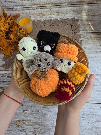 Süß & Gruselig – Halloween Häkelanleitung 5 in 1: Gespenst, Kürbis, Spinne