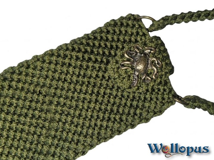 Handytasche in Grün mit Oktopus, gehäkelt