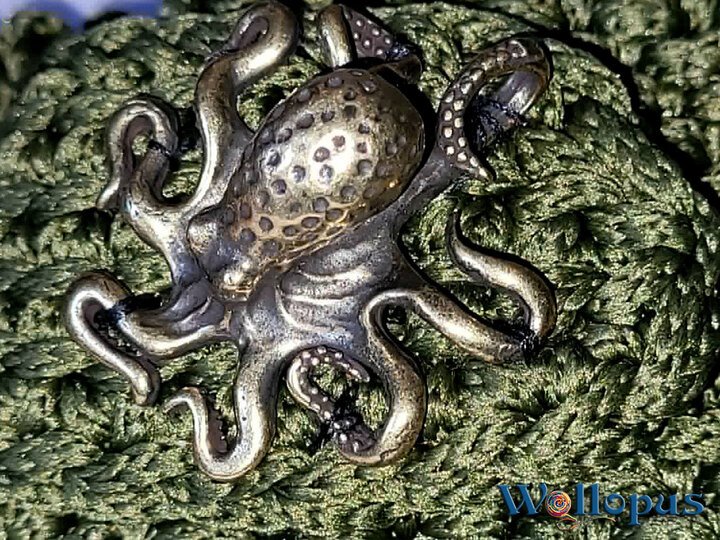 Handytasche in Grün mit Oktopus, gehäkelt