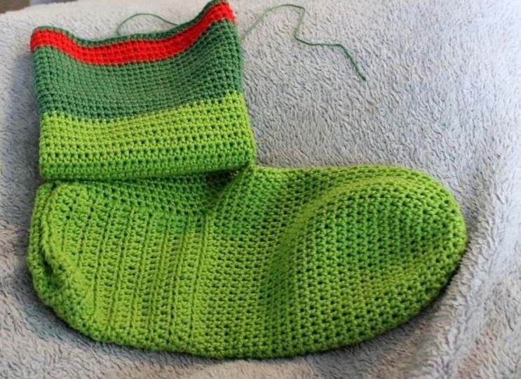 Crochet Four Christmas Stockings – Set Pattern in English & German